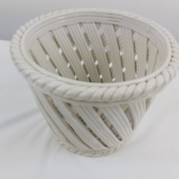 - Ceramic Latice woven planter made in Italy (Z13) - Picture 8 of 9